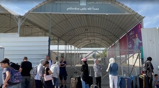 passagem de rafah - estrangeiros deixam a faixa de gaza
