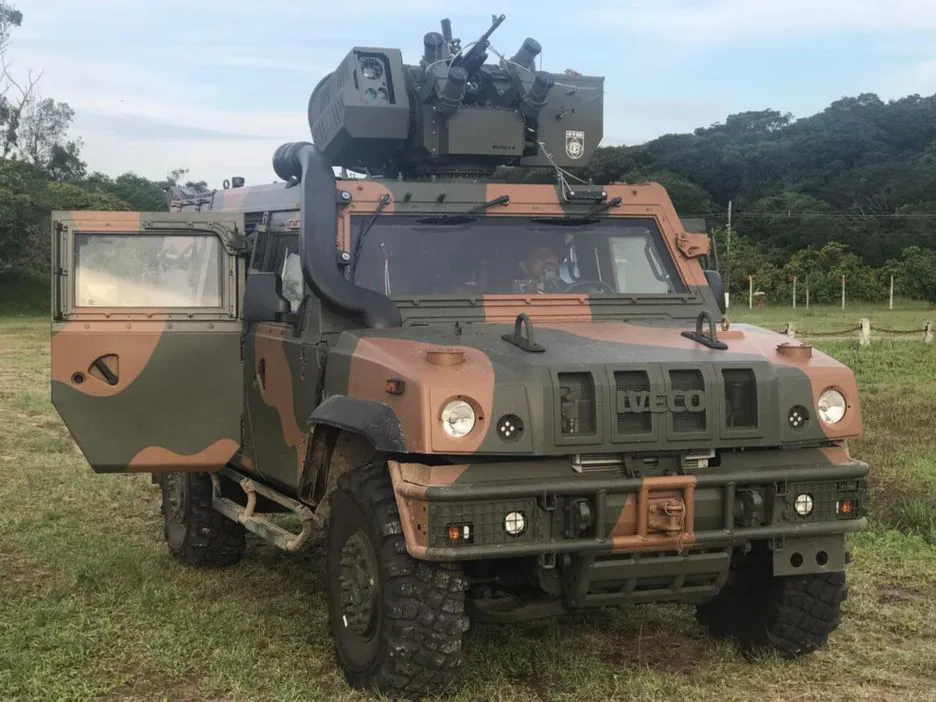 Exército manda 20 blindados para a fronteira com a Venezuela
