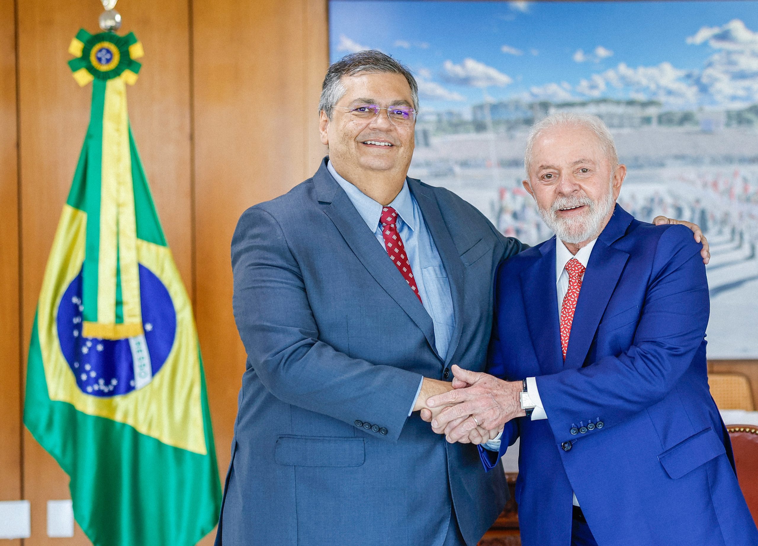 ‘Conseguimos colocar um ministro comunista', diz Lula, sobre Dino no STF