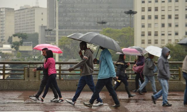 Terça-feira começa com chuva isolada em 23 capitais e no DF