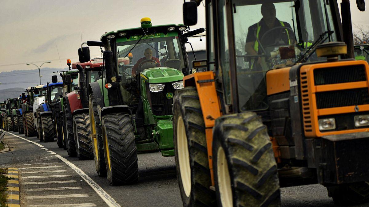 Agricultores da Espanha e da Itália protestam contra 'agenda verde' da União Europeia