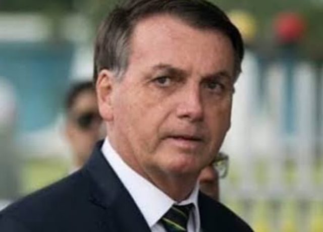Bolsonaro afirma que TSE trabalhou para eleger Lula
