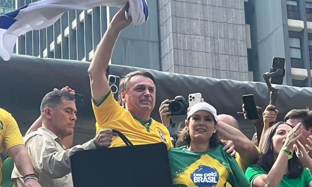 Bolsonaro discursa para milhões de pessoas na Paulista e nega tentativa de golpe