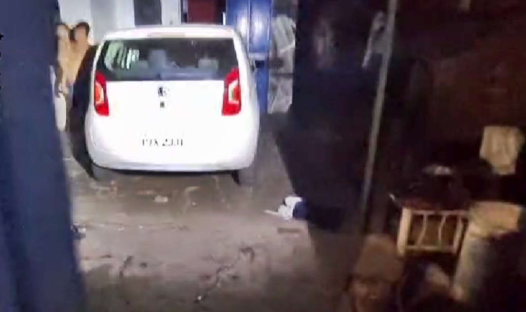 Carro roubado na zona Sudeste de Teresina é recuperado em casa na zona Leste; assista o vídeo