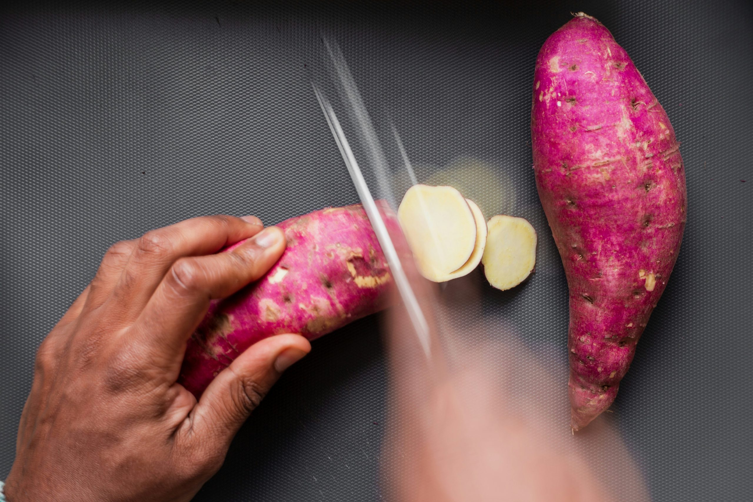 Cientistas brasileiros criam plástico a partir da batata-doce
