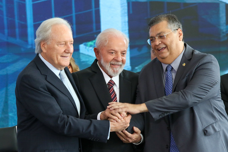 Deputados criticam fala de Lula sobre 'humanizar combate a pequenos crimes': 'Passa pano para bandidos'