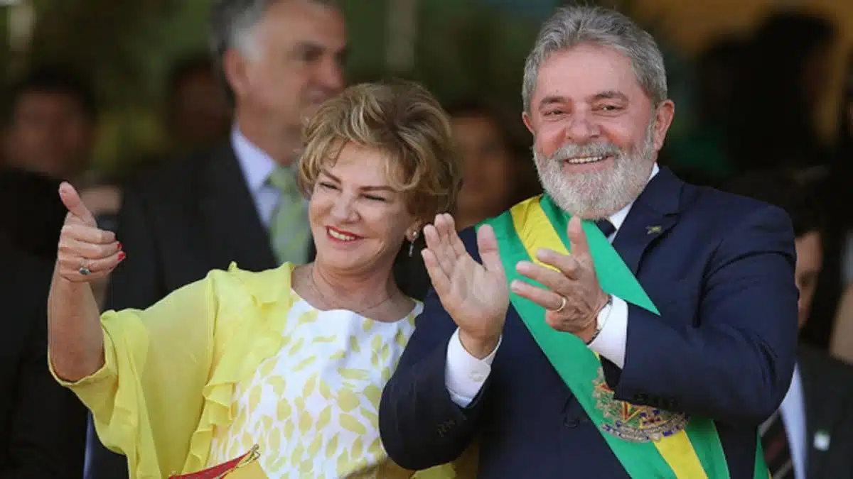 Filho de Lula se irrita com remoção do nome de Marisa em postagem do pai