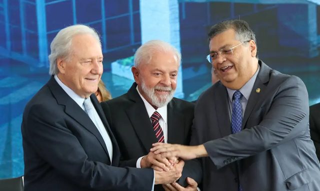 Lula diz que salário de ministros do STF é 'irreal'