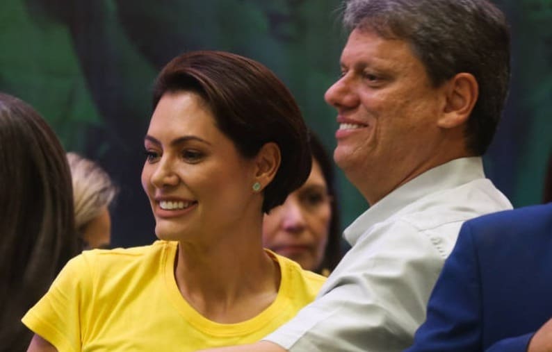 Michelle está a frente de Tarcísio na corrida presidencial contra Lula, revela pesquisa; Veja números