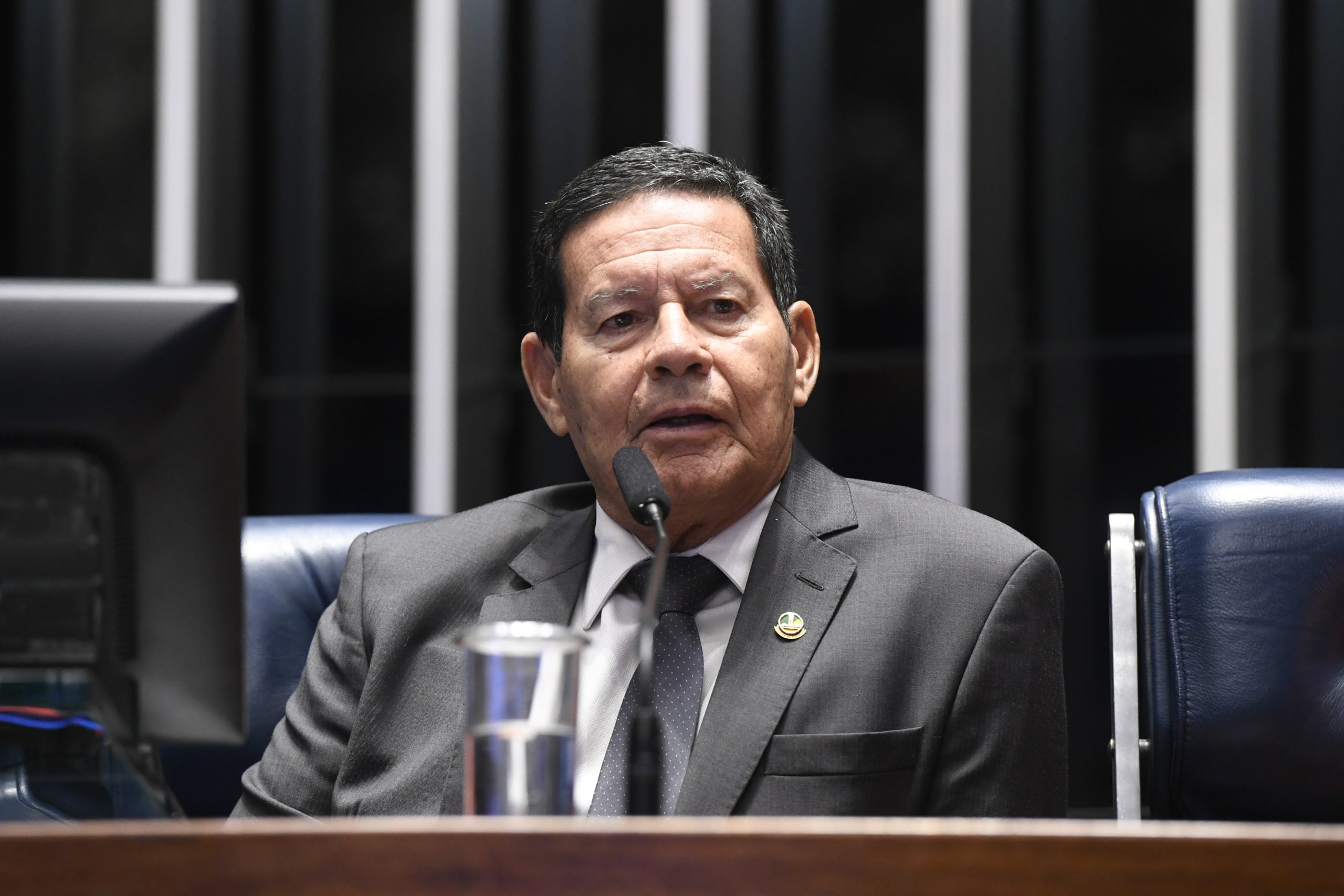 Mourão nega ter 'incitado golpe' em discurso na tribuna do Senado