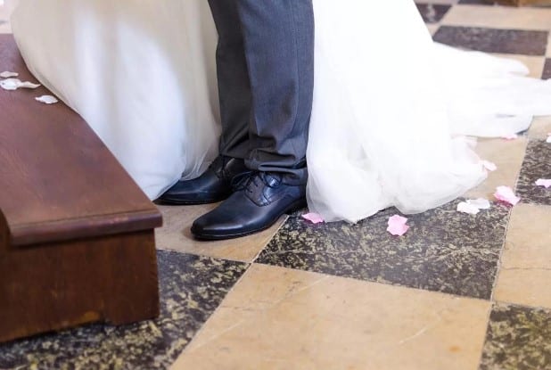 Noiva lê mensagens de traição do noivo no lugar dos votos de casamento