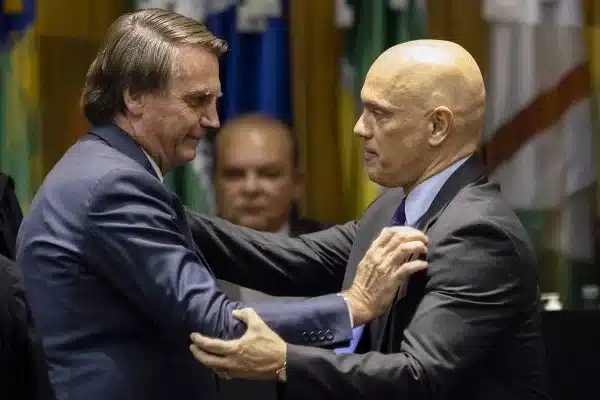 A tensa reunião secreta de Alexandre de Moraes e Bolsonaro