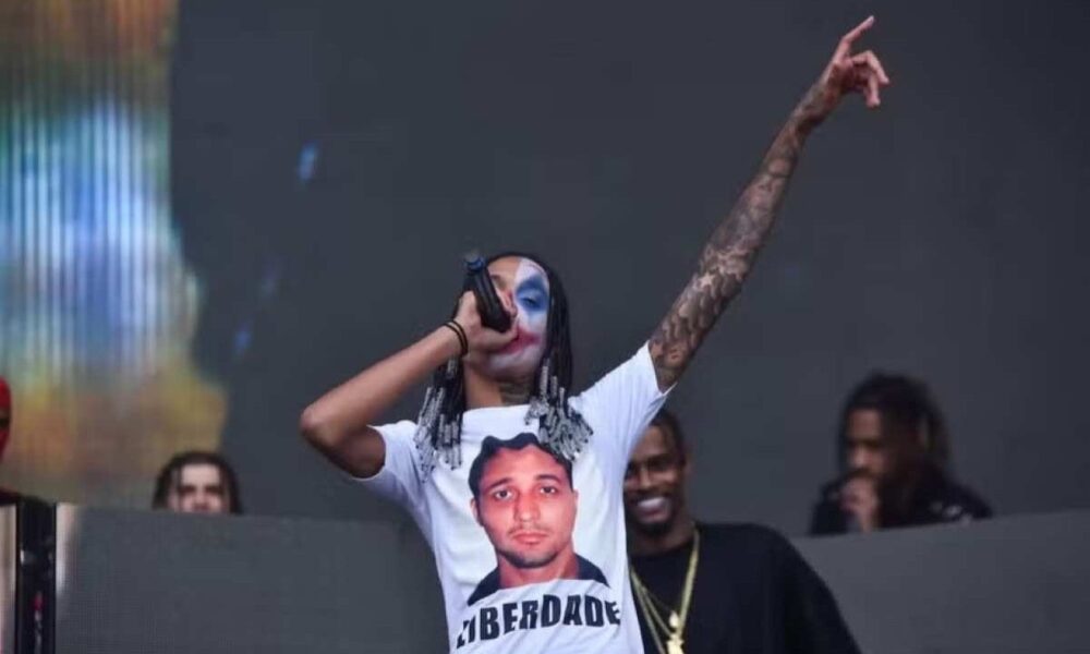 Lollapalooza, MC sobe ao palco clamando pela libertação de traficante.