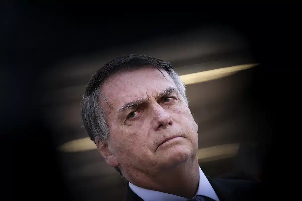 URGENTE: Bolsonaro rompe silêncio e fala sobre depoimento de Freire Gomes à PF