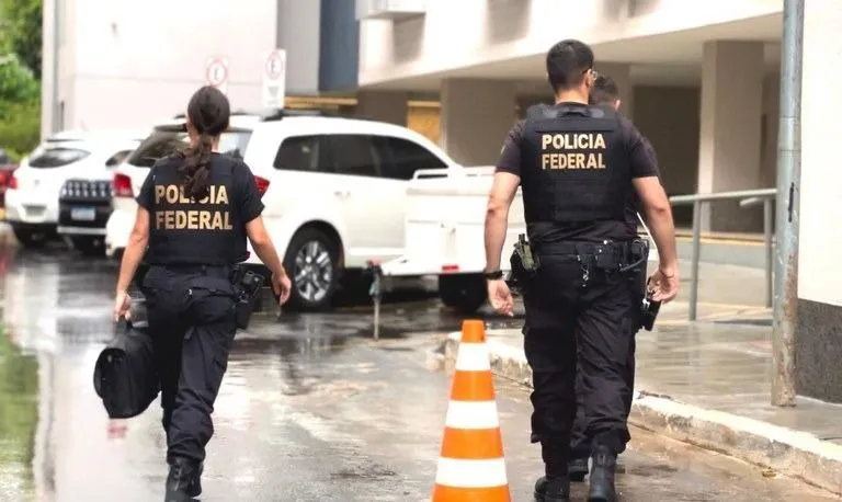 AGORA: Polícia Federal cumpre 18 mandados de busca em nova fase da Operação Lesa Pátria