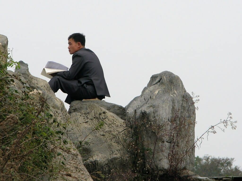 200 refugiados da Coreia do Norte são presos por lerem a Bíblia