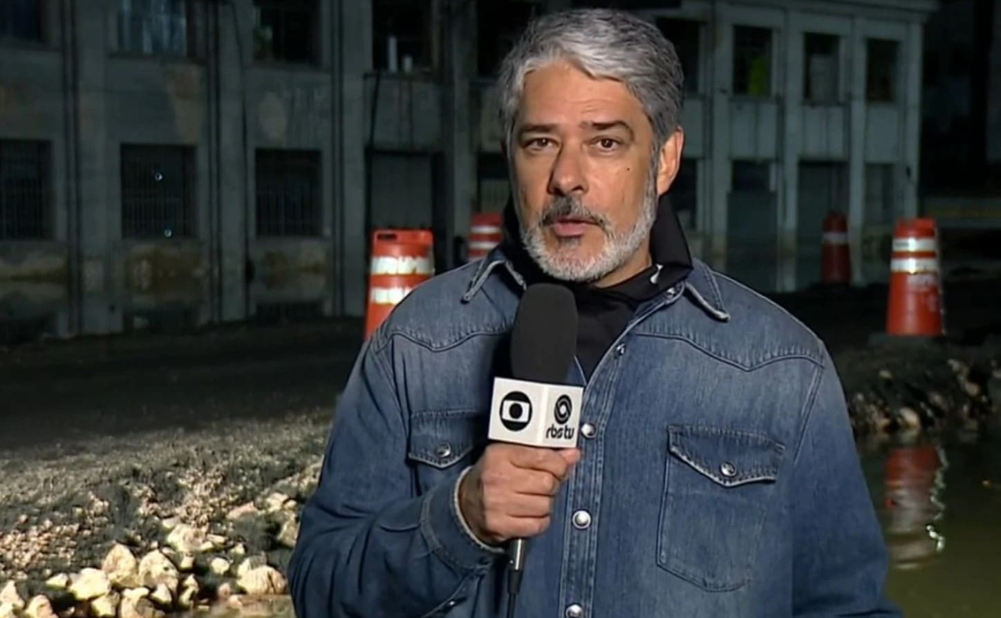 Após William Bonner ser 'hostil1zado' por moradores, Globo decide mudar planos para o apresentador em cobertura de tragéd1a do RS