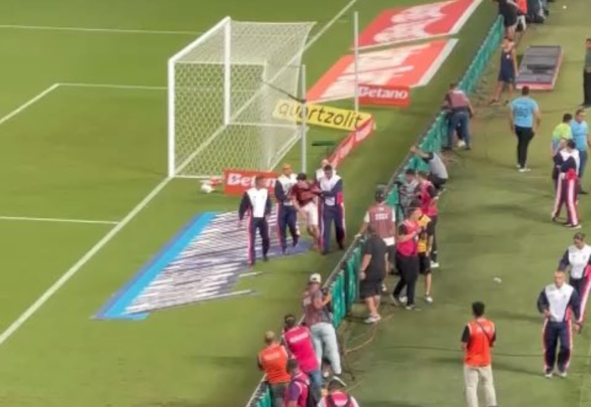 Copa do Brasil: Homem tentar invadir campo de futebol mas é preso pela equipe da Polícia Militar; VEJA VÍDEO