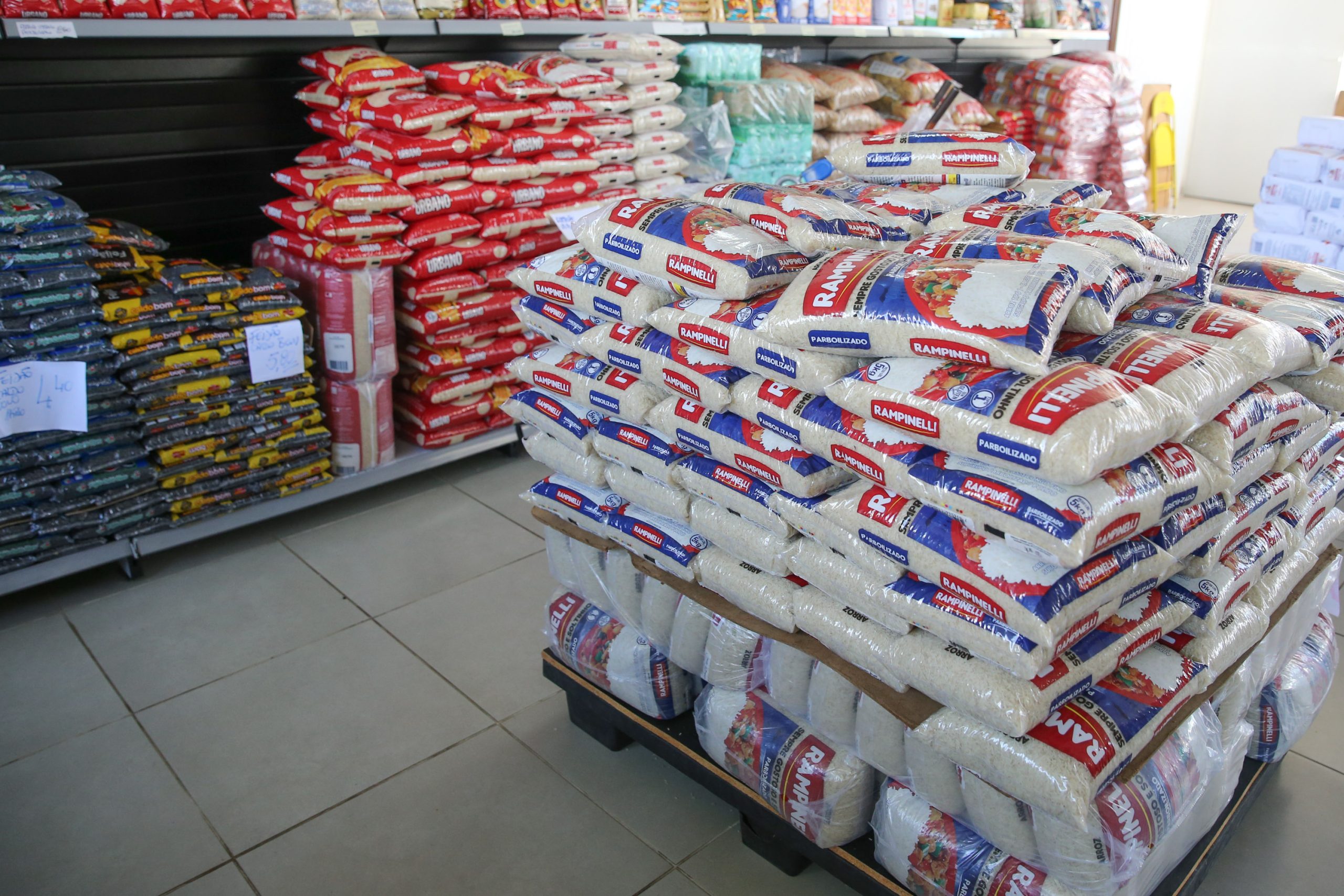 Governo federal vai leiloar arroz importado