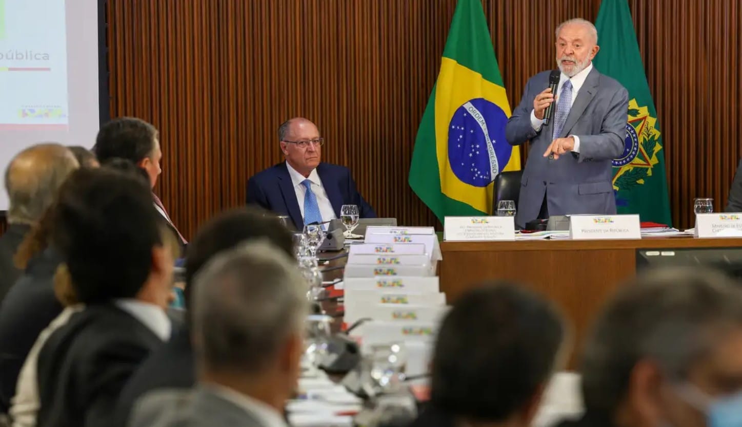Lula convoca reunião ministerial 'urgente' para discutir RS
