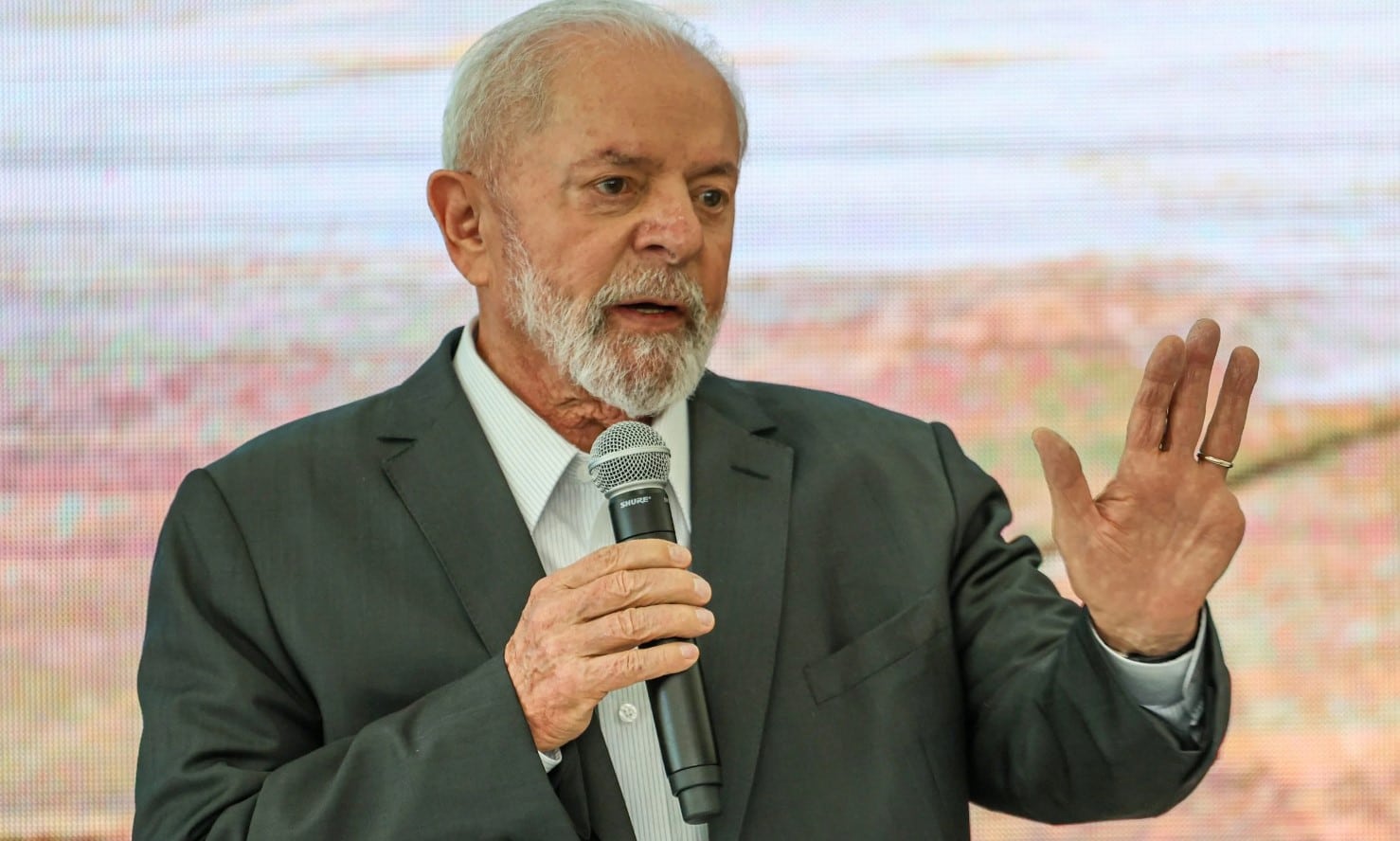 Pacote de socorro às famílias do RS é adiado por Lula
