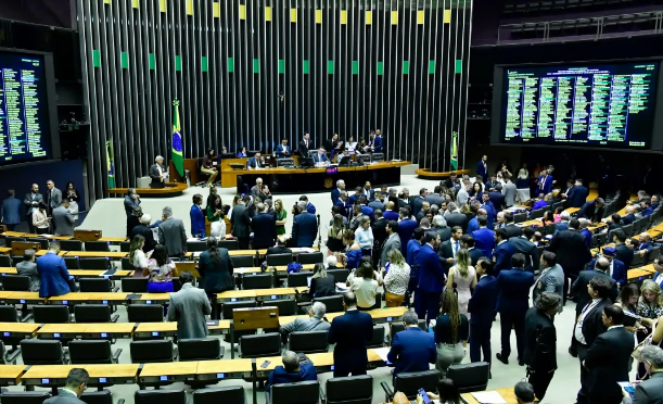 URGENTE: Congresso mantém todos os vetos de Bolsonaro à Lei de Segurança Nacional e impede criminalização de fake news