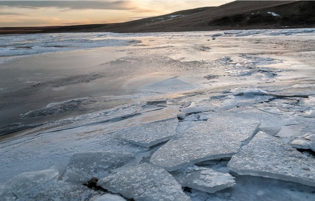 Frio extremo congela o mar na Terra do Fogo, ao Sul da Argentina