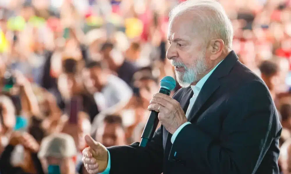 Lula diz que ganha de todos que já governaram o Brasil, menos dois
