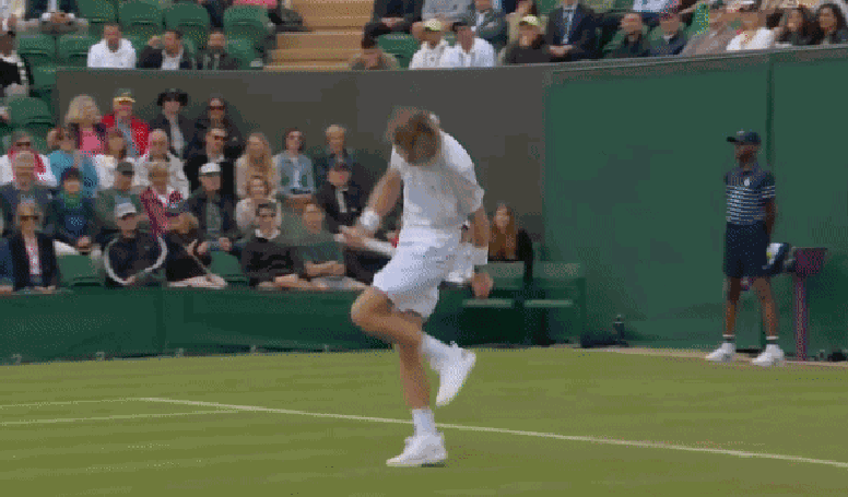 Tenista dá raquetadas em si depois de eliminação em Wimbledon